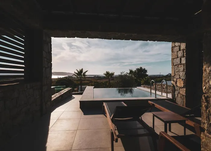 Kouros Blanc & Hotell