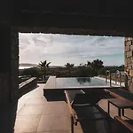 Kouros Blanc & Hotel