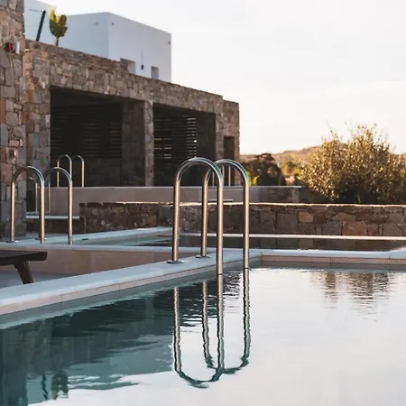 Kouros Blanc & Hotel Pounda