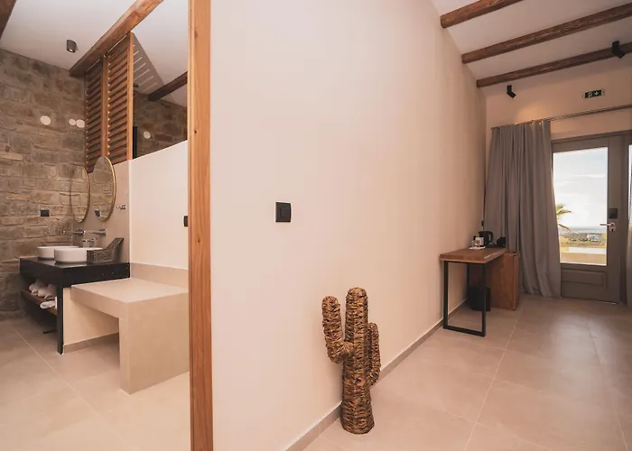 Kouros Blanc & Ξενοδοχείο Πούντα