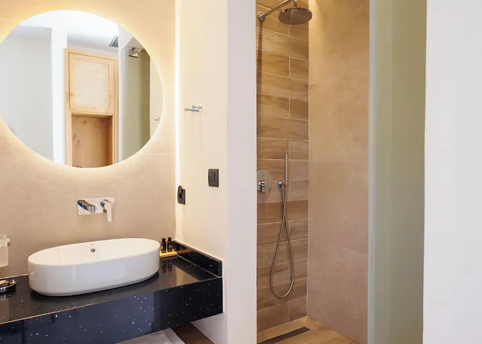 Kouros Blanc & Ξενοδοχείο 5*